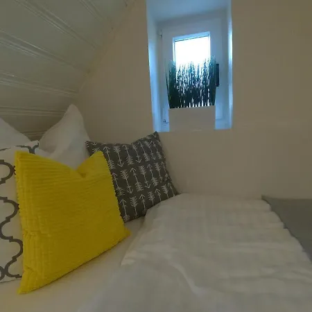 Stilvolle Altbauwohnung, Feder & Leicht *