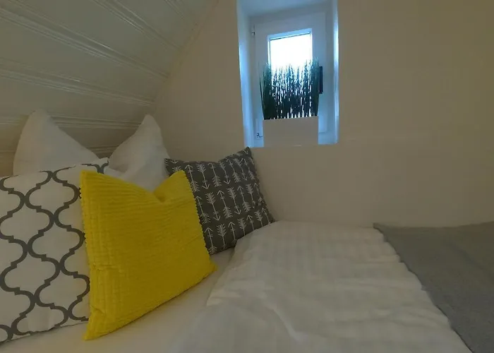 Stilvolle Altbauwohnung, Feder & Leicht *