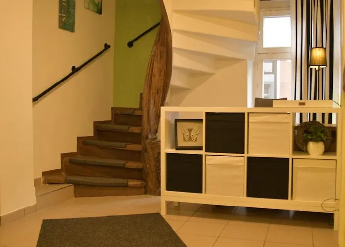 Stilvolle Altbauwohnung, Feder & Leicht * 霍格伦兆森